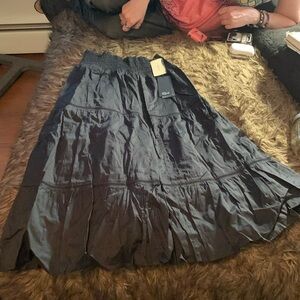 Evereve black Edina skirt size Medium tags attached never been worn